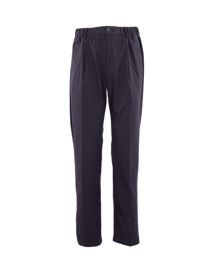 Shop HERNO  Pantalone: Herno pantaloni in seer-crease.
Vestibilità regolare.
Inserto elastico in vita con coulisse.
Pinces.
Tasche sui fianchi.
Tasche a filetto con bottone sul retro.
Logo Herno in metallo sul retro.
Chiusura con bottone e zip nascosta.
Composizione: 100% poliestere.
Made in the Republic of Moldova.. PT000093U 12684-9200